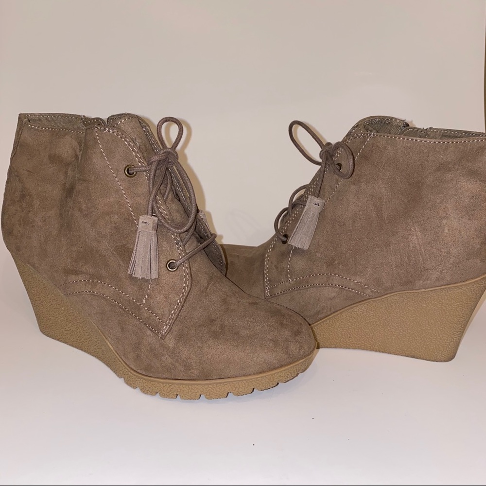 Mia Women’s Baylie Suede Platform Boots/Bootie Sz8